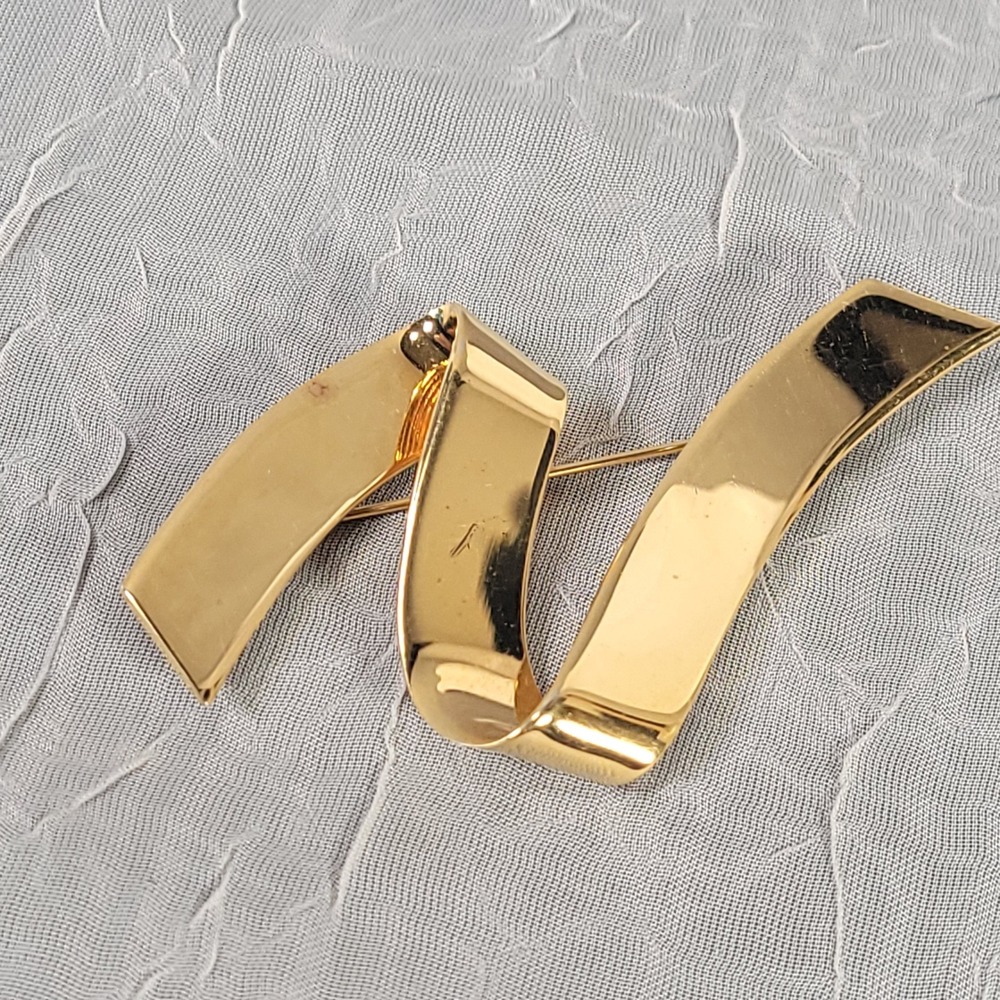 Monet Ribbon Brooch Women Gold Tone Abstract Sculptural Vintage Pin Jewelry